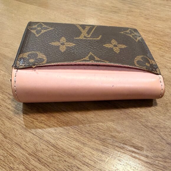 Louis Vuitton Victorine Wallet โ Monogram / Rose Ballerine Pink - Picture 4 of 4